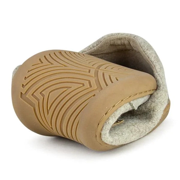 Doghammer Terrar Wool Earth Barfußschuhe aus Merinowolle, zusammengerollt präsentiert im Onlineshop für Barfußschuhe