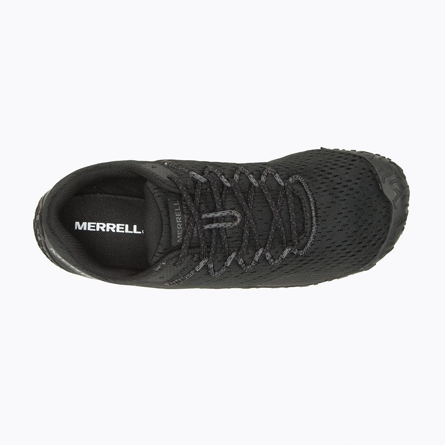 Barfußschuhe Merrell Vapor Glove 6 in Black für Herren, Ansicht von oben, erhältlich in unserem Onlineshop für Barfußschuhe. Das minimalistische Design ermöglicht ein barfußähnliches Laufgefühl mit hoher Flexibilität und Komfort.