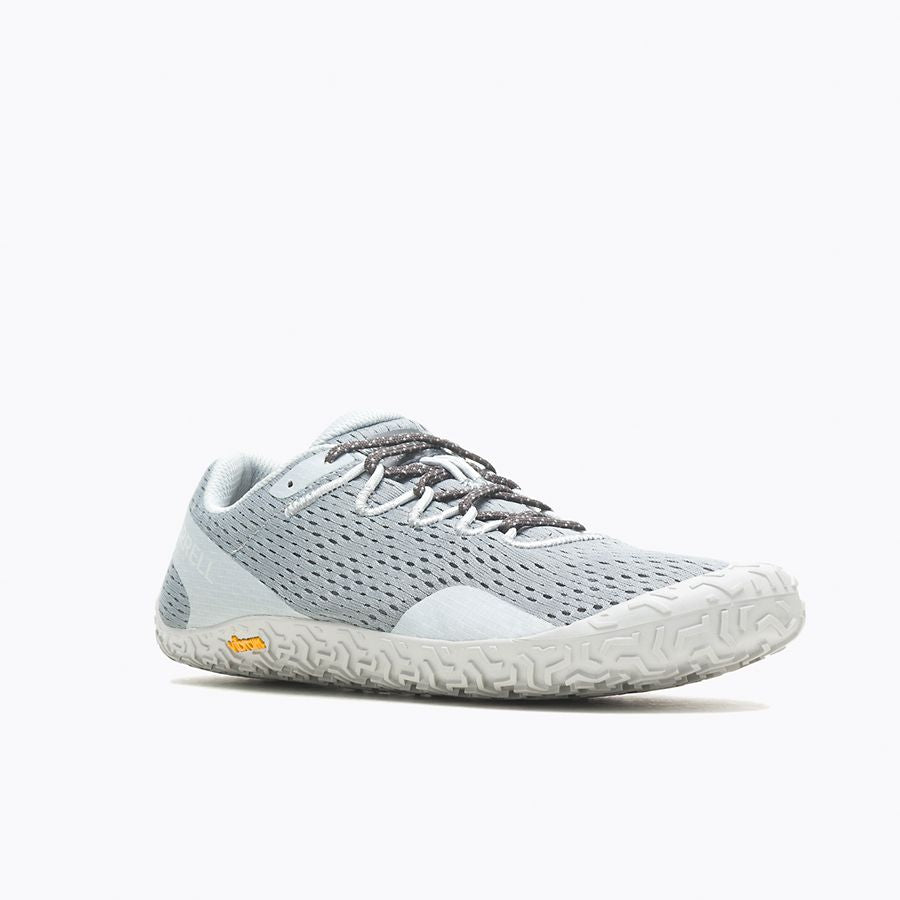 Frontansicht der Merrell Vapor Glove 6 Barfußschuhe für Herren in der Farbe Monument, erhältlich in unserem Onlineshop für Barfußschuhe