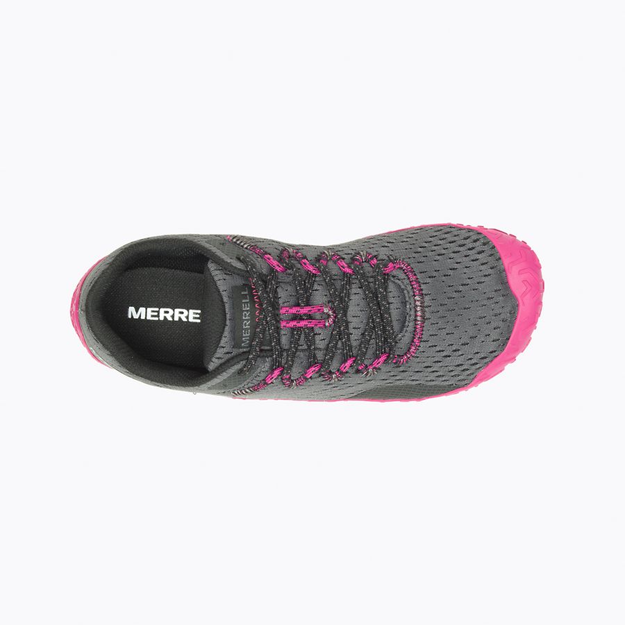 Barfußschuhe Merrell Vapor Glove 6 in Granite Fuchsia für Damen, Ansicht von oben, erhältlich in unserem Onlineshop für Barfußschuhe. Leicht und flexibel für ein barfußähnliches Laufgefühl und perfekte Passform bei jeder Bewegung.