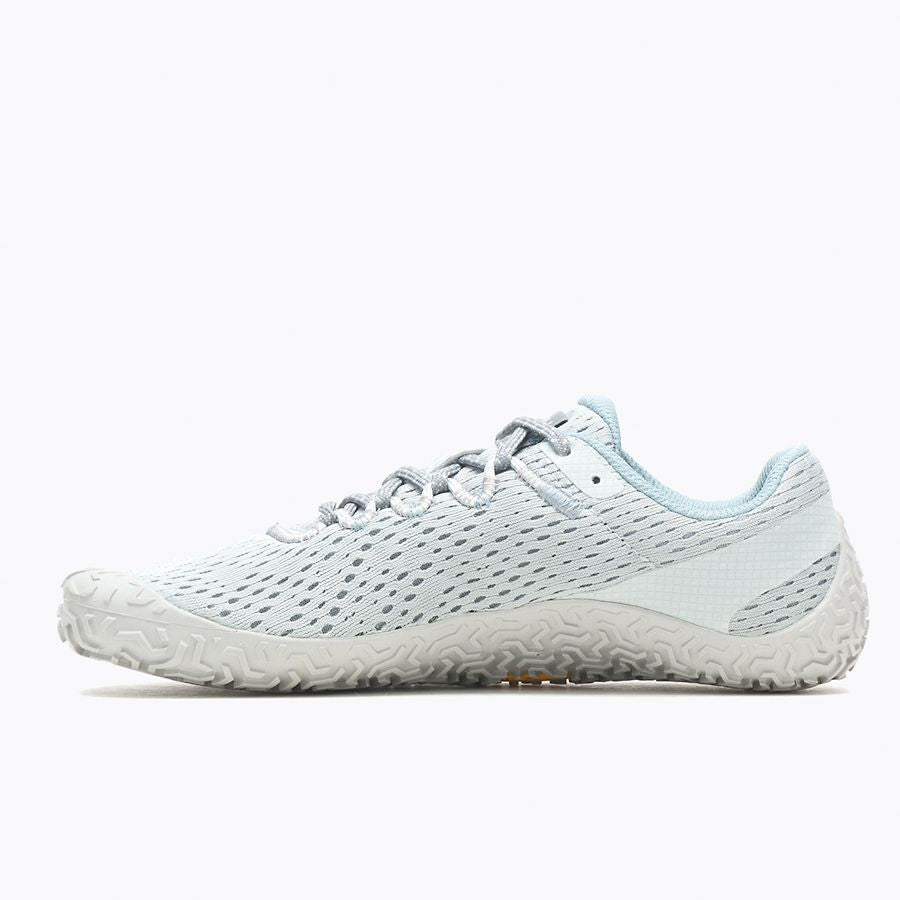 Barfußschuhe Merrell Vapor Glove 6 in Highrise für Damen, linke Ansicht, erhältlich in unserem Onlineshop für Barfußschuhe. Leichtes, flexibles Design für ein barfußähnliches Laufgefühl und natürliche Bewegungsfreiheit.