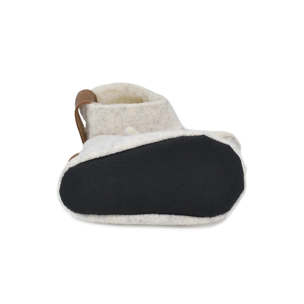 OmaKing Kinder Barfuß-Hausschuhe aus weißer Wolle, gefüttert, Ansicht der Sohle, verfügbar in unserem Onlineshop für Barfußschuhe