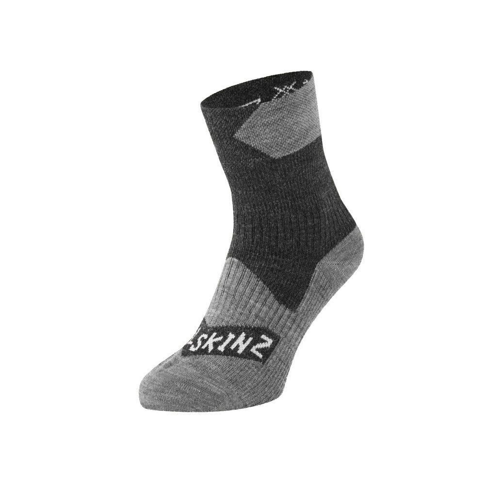 Wasserdichte Sealskinz Bircham Merino Allwettersocken in Grau-Marl, linke Seitenansicht, perfekt für vielseitigen Komfort im Onlineshop für Barfußschuhe.
