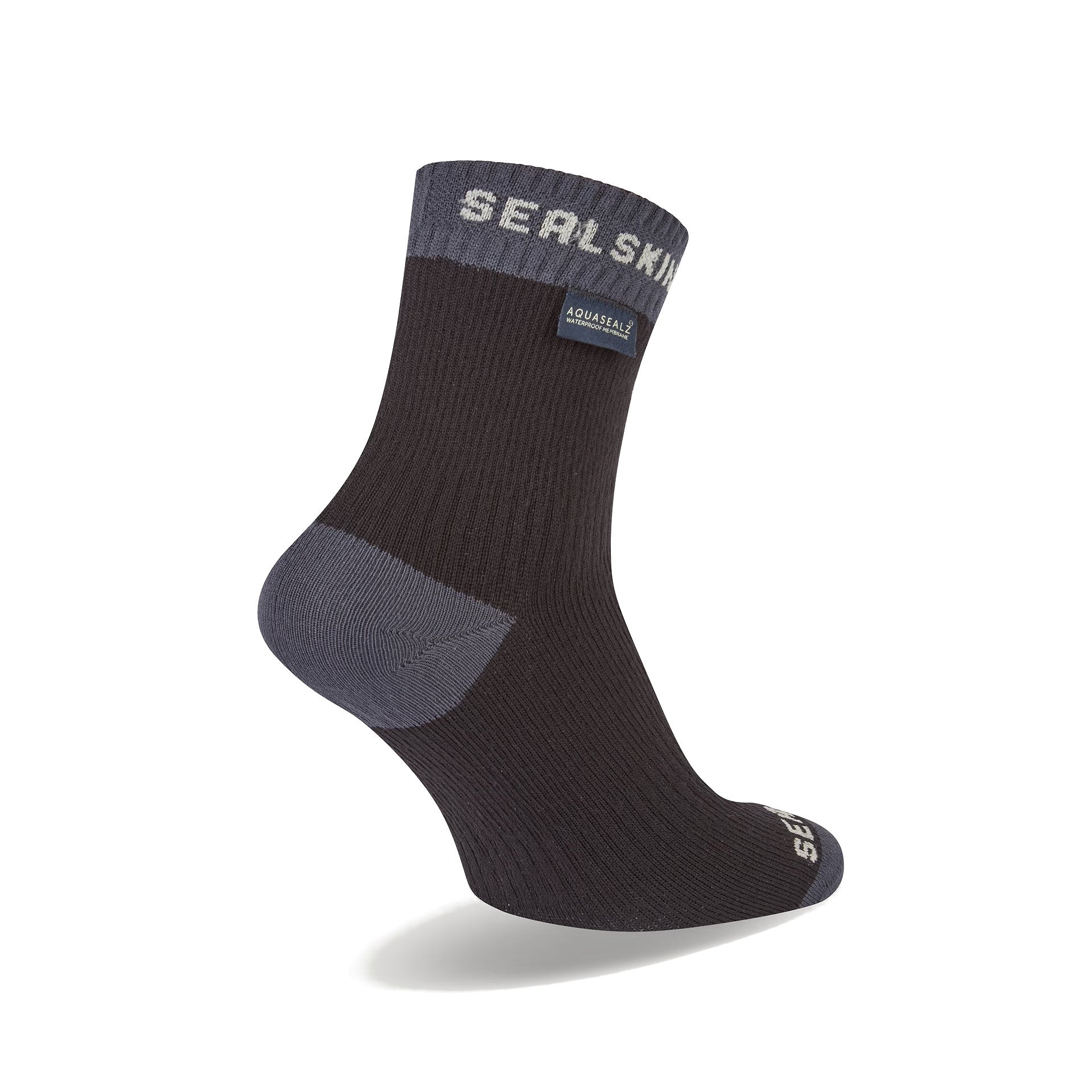 Wasserdichte Sealskinz Wretham Knöchelhohe Warmwettersocken in Schwarz-Grau, rechte Seitenansicht, ideal für Komfort im Onlineshop für Barfußschuhe.