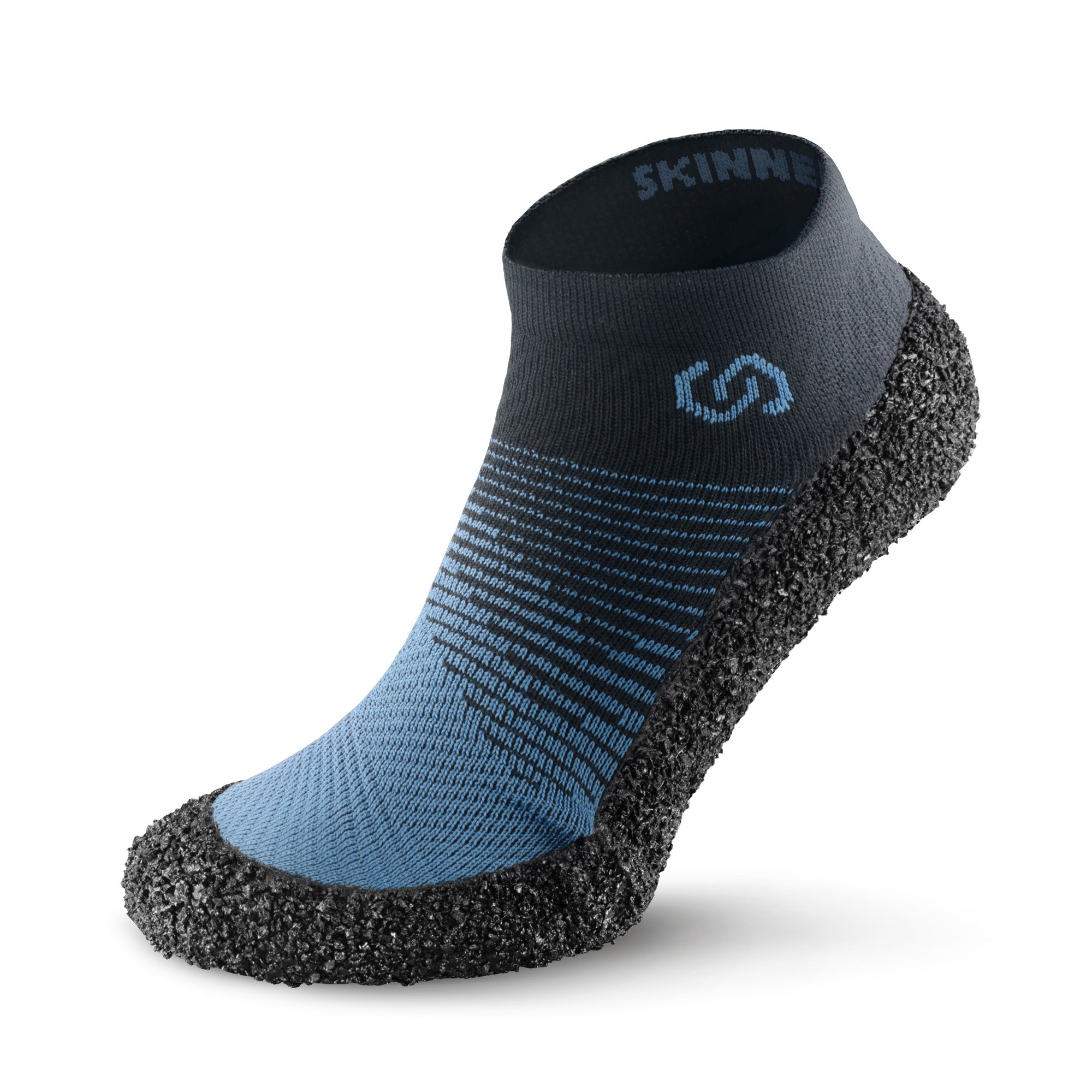 Sockenschuhe Skinners 2.0 Comfort in Marineblau, erhältlich in unserem Onlineshop für Barfußschuhe. Mit ihrem flexiblen, minimalistischen Design bieten sie hervorragenden Komfort und Bewegungsfreiheit, ideal für Sport, Outdoor-Aktivitäten und den Alltag.
