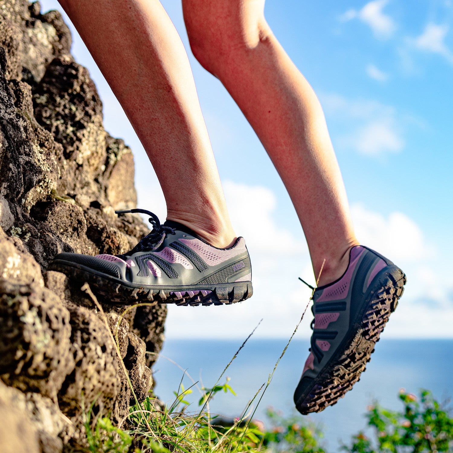 Xero Shoes Mesa Trail II Damen Barfußschuhe in Orchid, als Wanderschuhe am Fuß im Onlineshop für Barfußschuhe