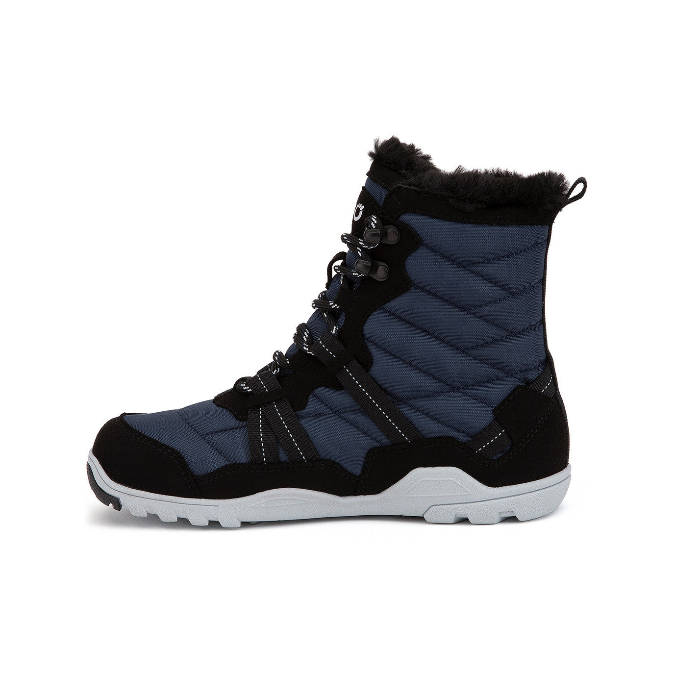 Xero Shoes Alpine Women Navy Black Barfußschuhe Schneestiefel, Ansicht von links. Leichte, flexible Winterstiefel in Navy-Black, die natürlichen Komfort und Wärme bieten. Erhältlich in unserem Onlineshop für Barfußschuhe.