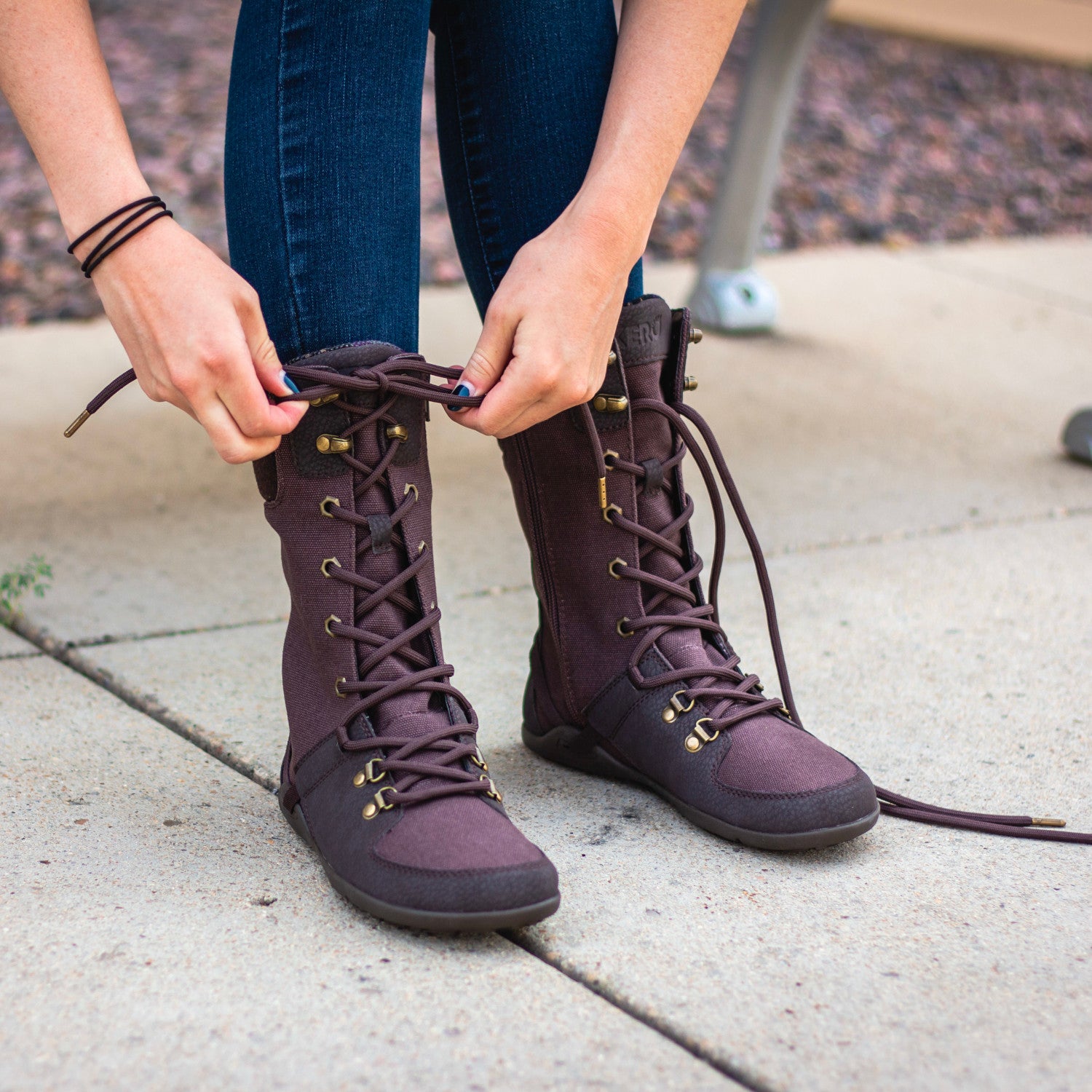 Xero Shoes Mika Barfußschuhe Winterschuhe in Braun-Lila am Fuß im Onlineshop für Barfußschuhe, warm gefüttert und vegan