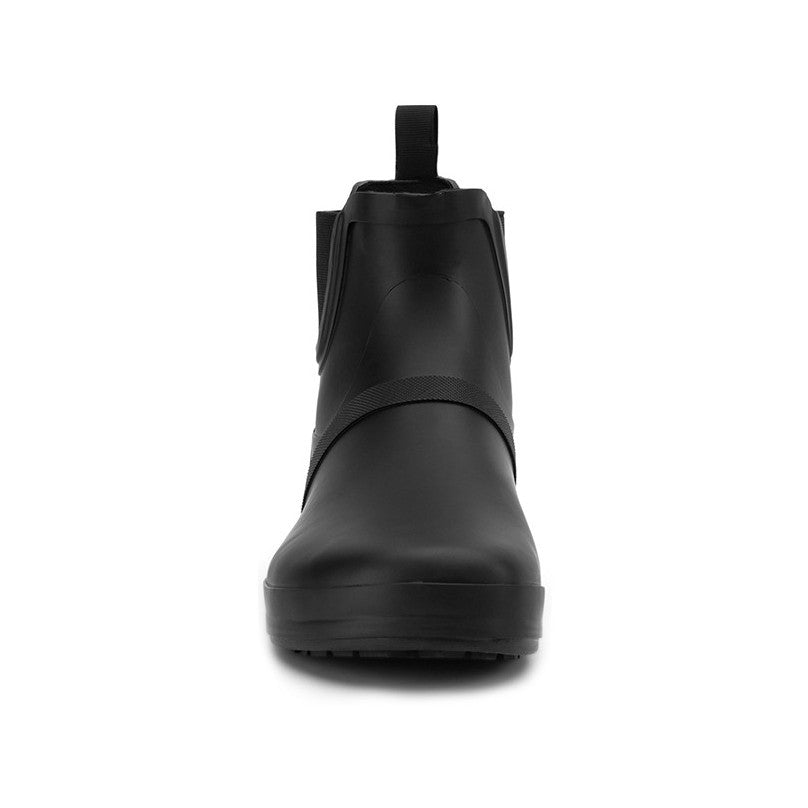 Xero Shoes Gracie Schwarz Damen Barfußschuhe minimalistische Regenstiefel, Ansicht von vorne. Diese Regenstiefel vereinen minimalistische Barfußschuhe mit wetterfestem Schutz und bieten maximalen Komfort bei jeder Wetterlage. Perfekt für Outdoor-Aktivitäten und den täglichen Gebrauch. Erhältlich in unserem Onlineshop für Barfußschuhe.