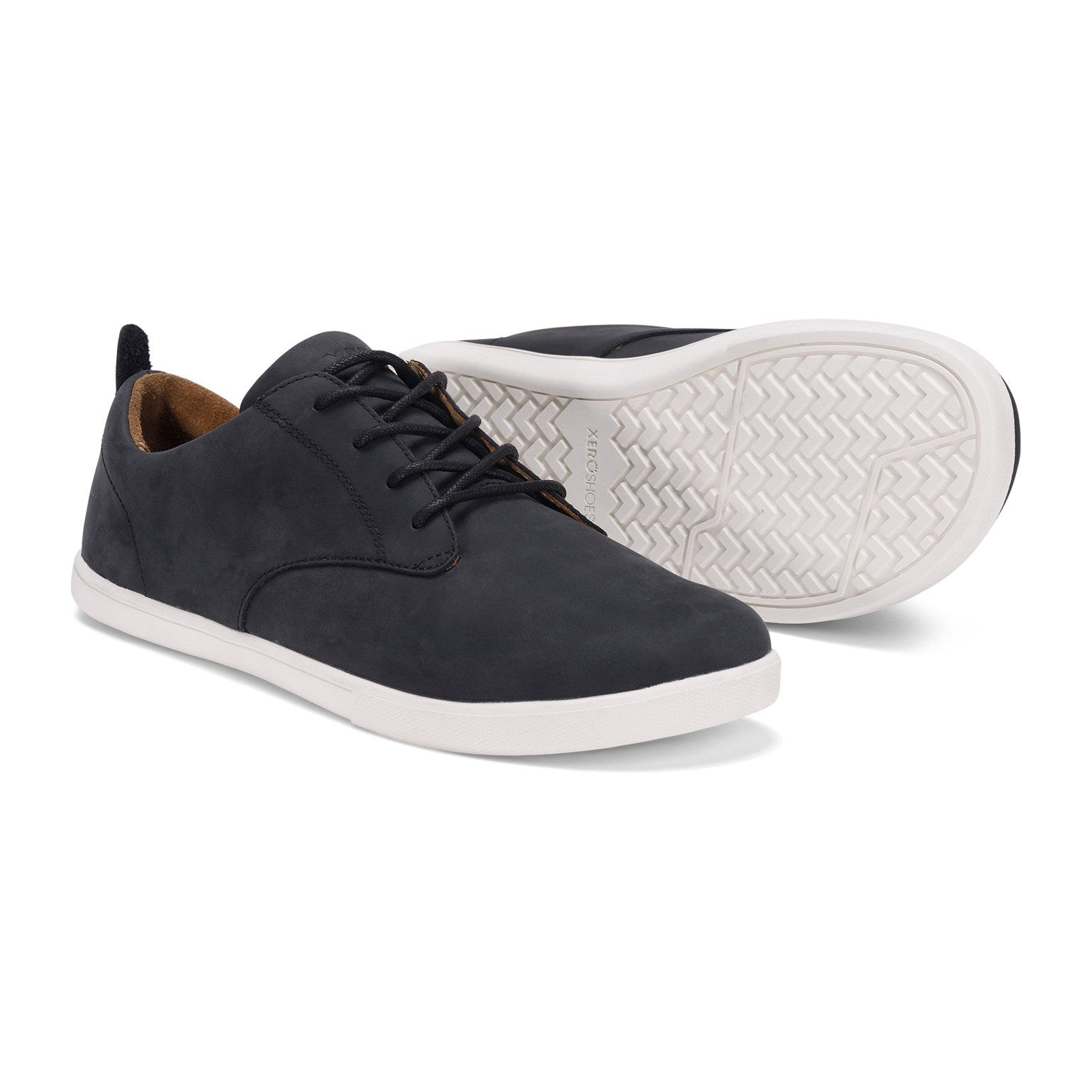 Xero Shoes Glenn Herren Black White Barfußschuhe Lederschuhe, allgemeine Ansicht. Der Schuh kombiniert die Vorteile von Barfußschuhen mit eleganten Lederdetails und sorgt für ein natürliches Laufgefühl. Perfekt für Alltag und Freizeit. Erhältlich in unserem Onlineshop für Barfußschuhe.