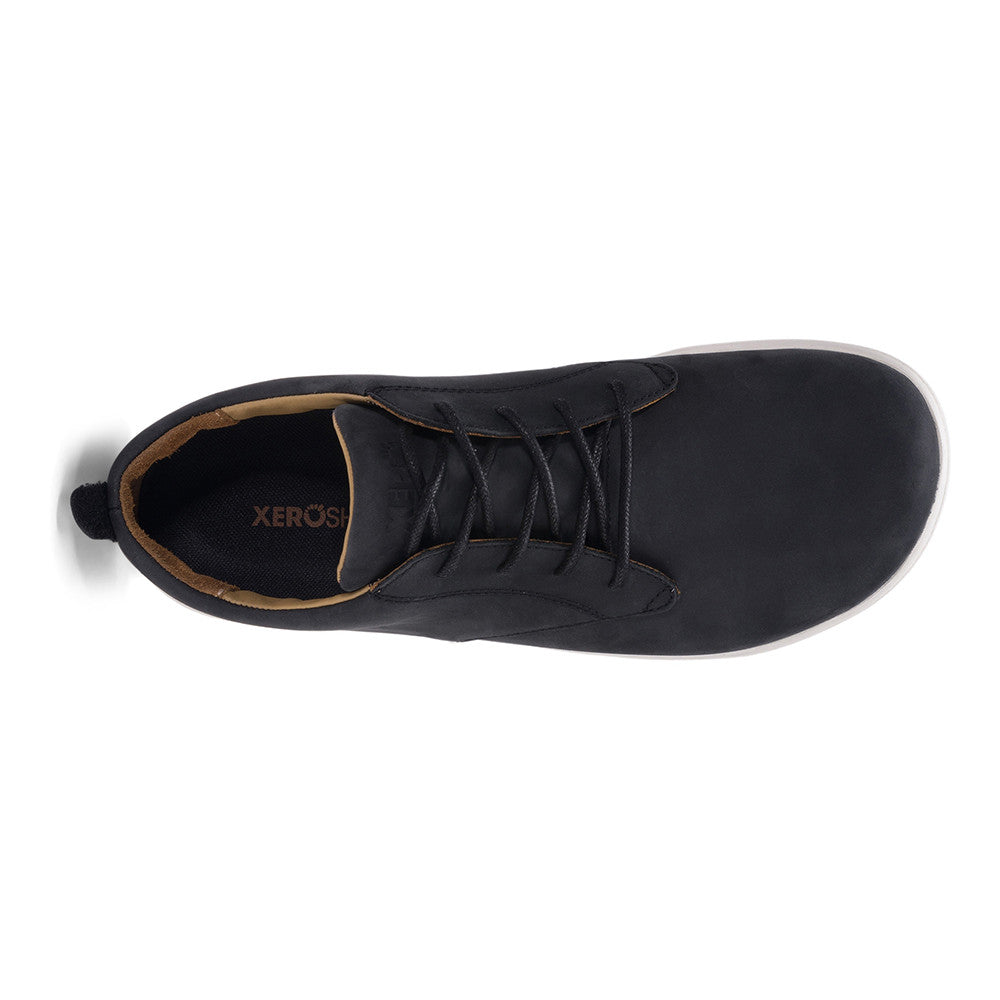 Xero Shoes Glenn Barfußschuhe für Herren in Schwarz und Weiß aus Leder, aus der oberen Ansicht, bieten eine ausgezeichnete Passform und Flexibilität für natürlichen Komfort. Perfekt für den aktiven Alltag mit einer leichten und flexiblen Sohle. Erhältlich in unserem Onlineshop für Barfußschuhe.