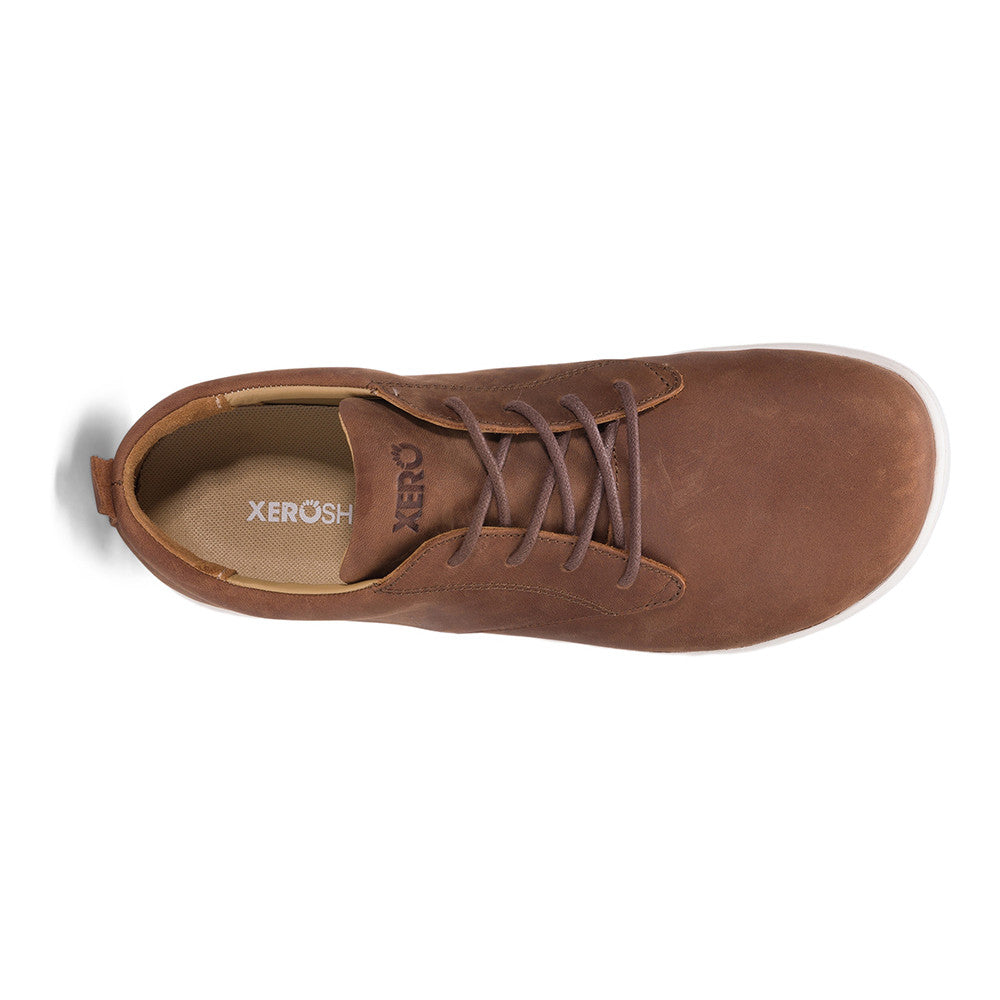 Xero Shoes Glenn Barfußschuhe für Herren in Braun aus Leder, aus der Perspektive von oben, bieten maximalen Komfort und Flexibilität für den Alltag. Perfekt für natürliche Bewegungen und einen aktiven Lebensstil. Erhältlich in unserem Onlineshop für Barfußschuhe.