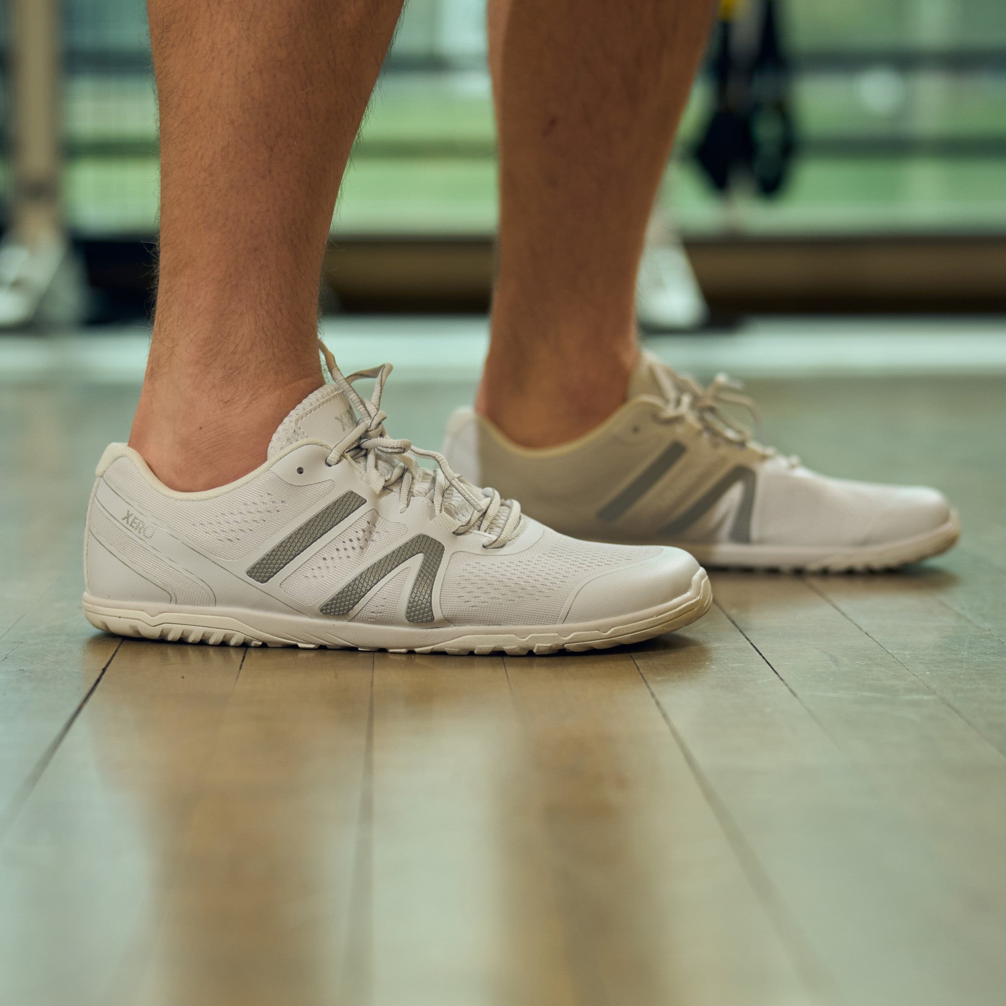 Damen-Barfußschuh Xero Shoes HFS II in Weiß, als Sneaker für Laufen und Alltag präsentiert, verfügbar in unserem Onlineshop für Barfußschuhe