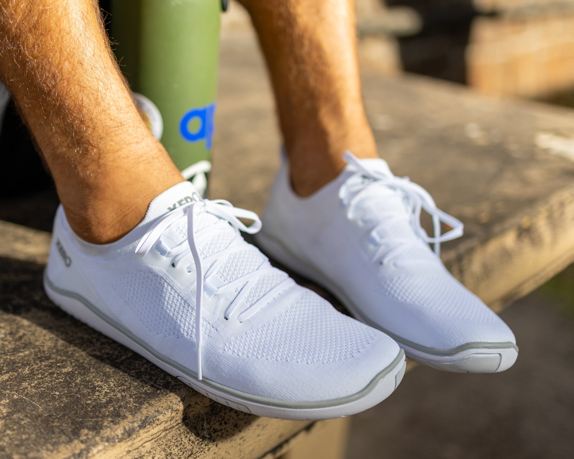 Xero Shoes Nexus Knit Men White am Fuß. Bequeme Herren-Sneaker und Barfußschuhe in Aktion in unserem Onlineshop.