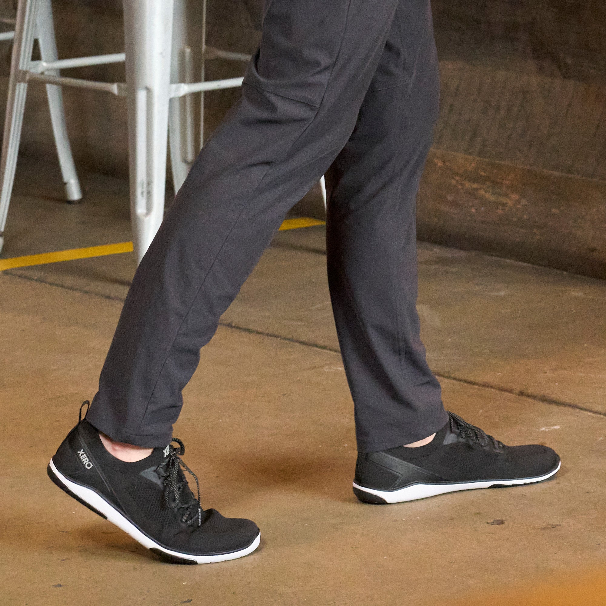 Damen-Barfußschuhe Xero Shoes Nexus Knit in Schwarz, Life-Ansicht, sportlich und flexibel, ideal für unseren Onlineshop für Barfußschuhe.