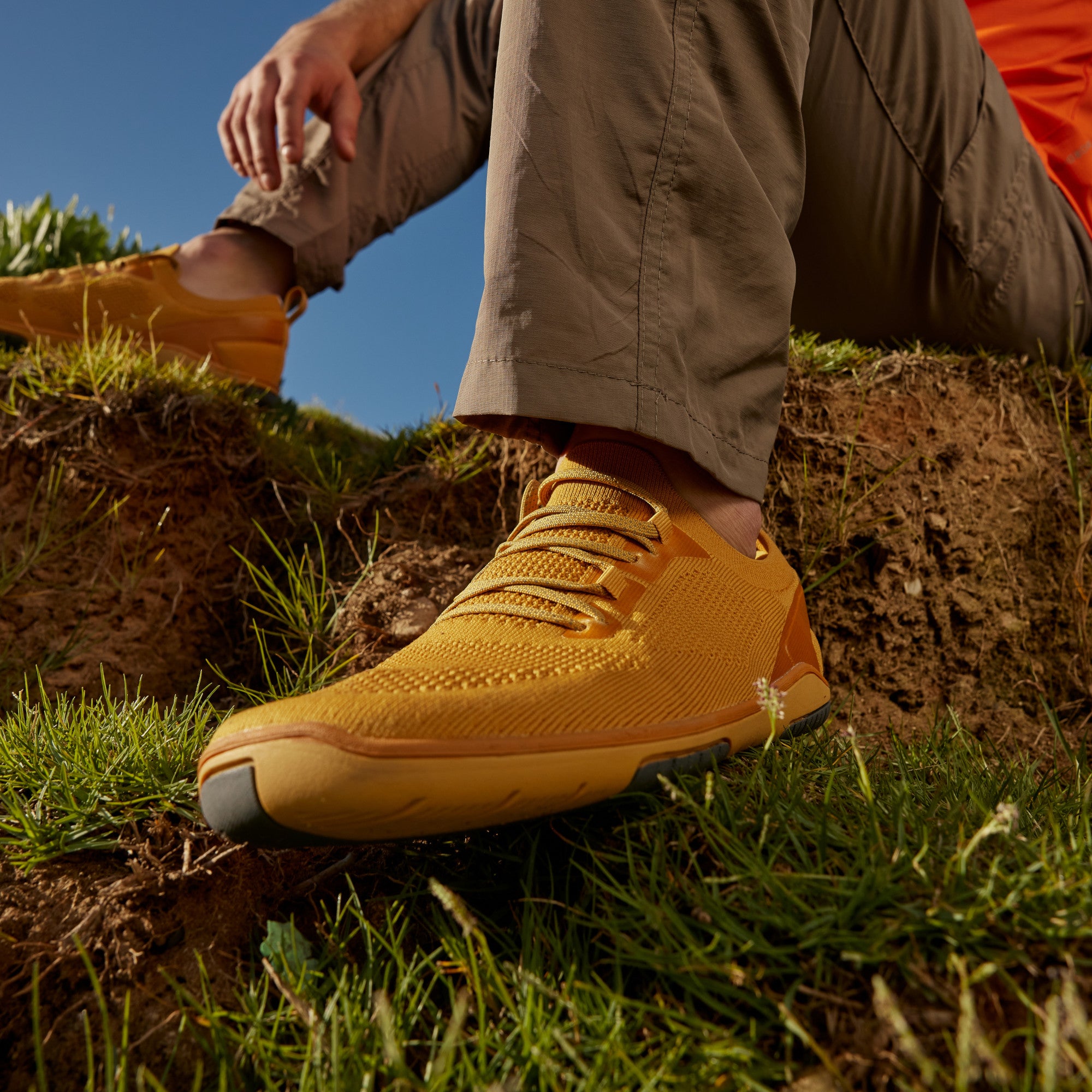 Xero Shoes Nexus Knit Sneaker in Gold für Damen, life Ansicht, atmungsaktiv und flexibel, ideal für Sport und Alltag im Onlineshop für Barfußschuhe.