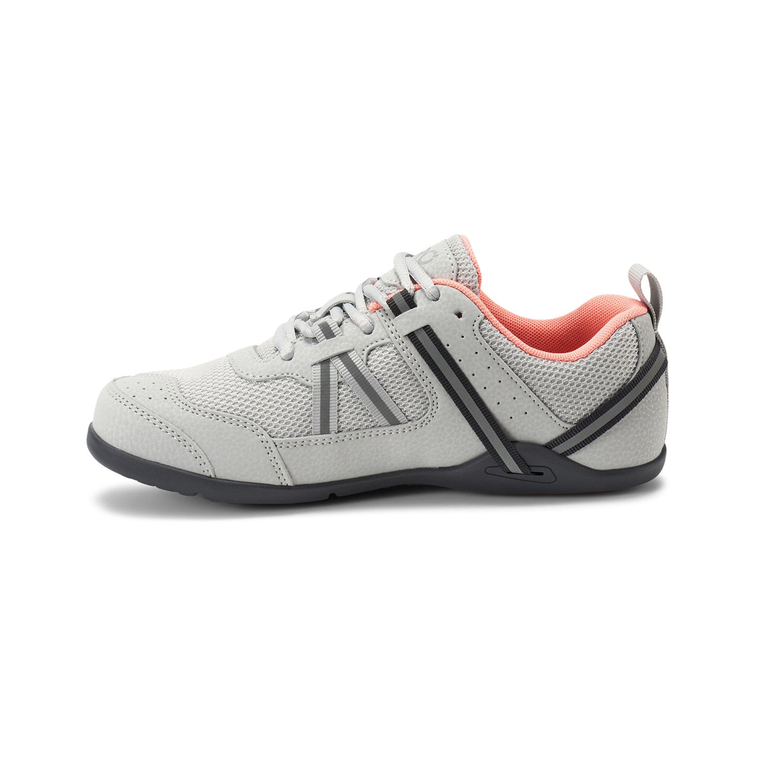 Linke Seitenansicht der Xero Shoes Prio Women Barfußschuhe in lunar rock als Sneaker im Onlineshop für Barfußschuhe