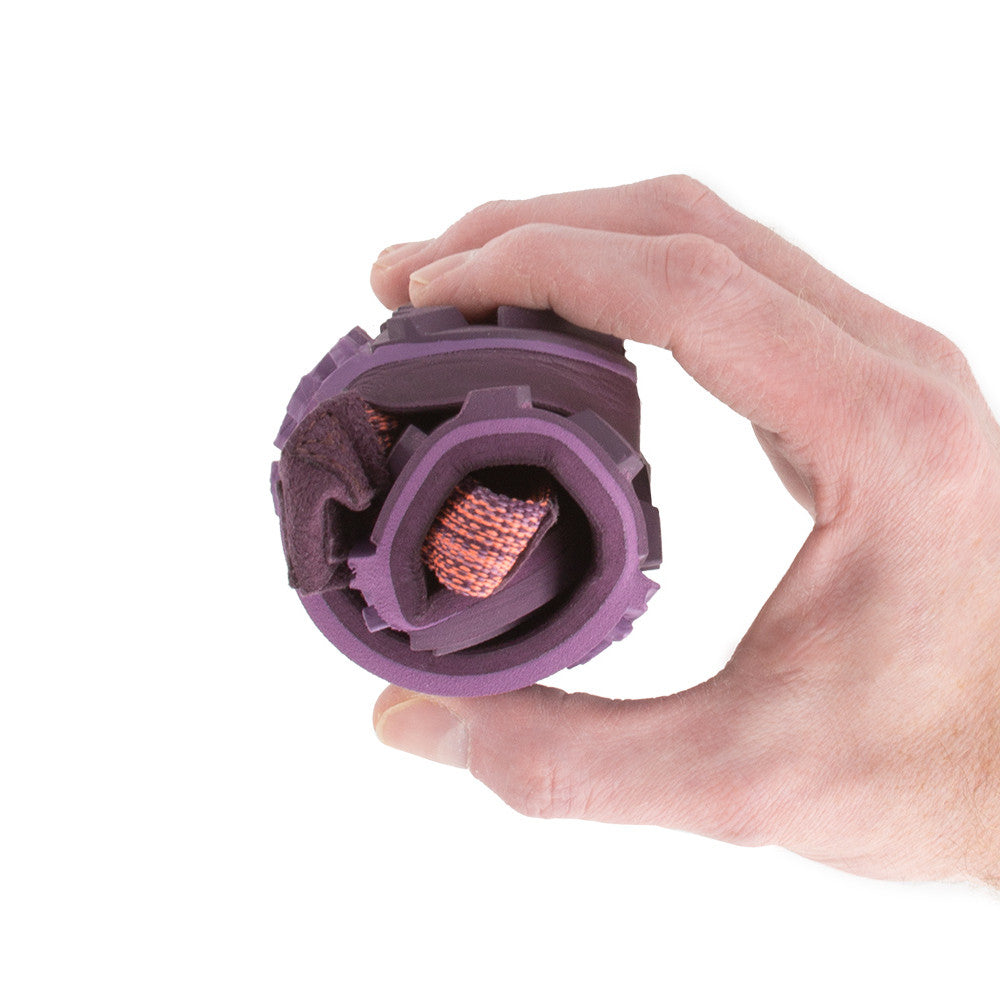 Barfußsandalen Xero Shoes Z Trail EV Magenta für Damen, zusammengerollt präsentiert im Onlineshop für Barfußschuhe