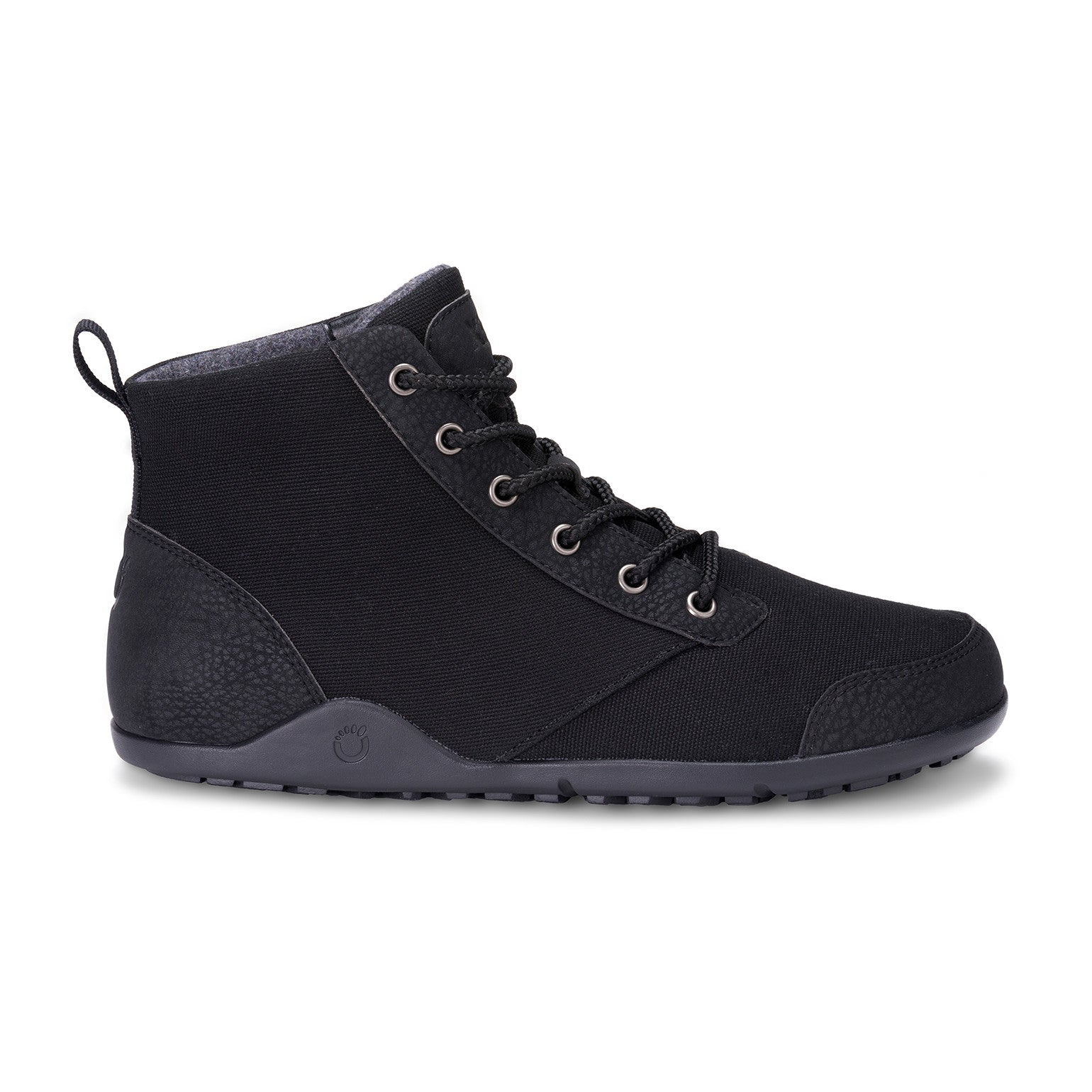 Seitliche Ansicht der schwarzen Xero Shoes Denver Barfußstiefeletten, bequeme Herrenschuhe für Alltag und Outdoor, verfügbar in unserem Onlineshop für Barfußschuhe.
