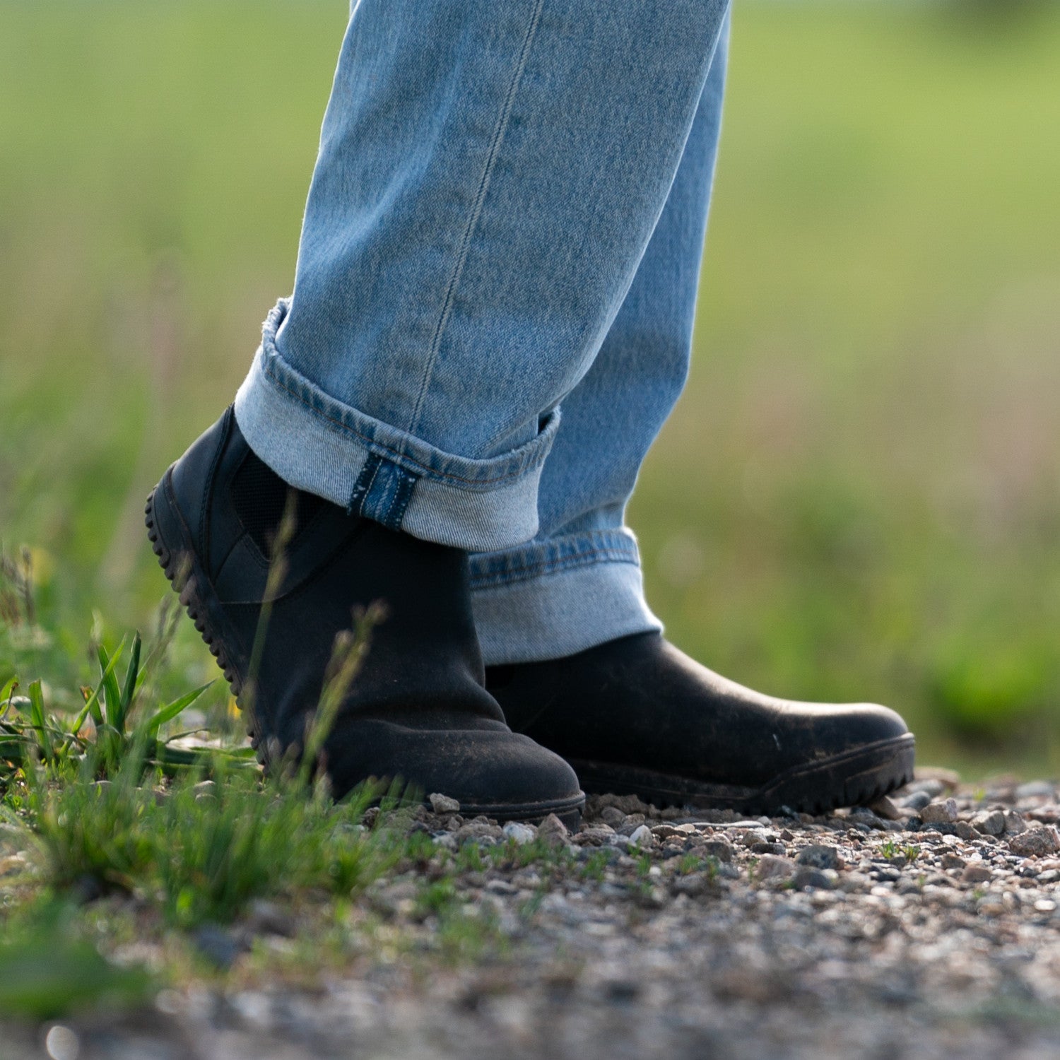 Barfußschuhe Xero Shoes Ridgeway Chelsea in Schwarz, Herrenstiefel aus Leder, im Alltag getragen, erhältlich in unserem Onlineshop für Barfußschuhe.