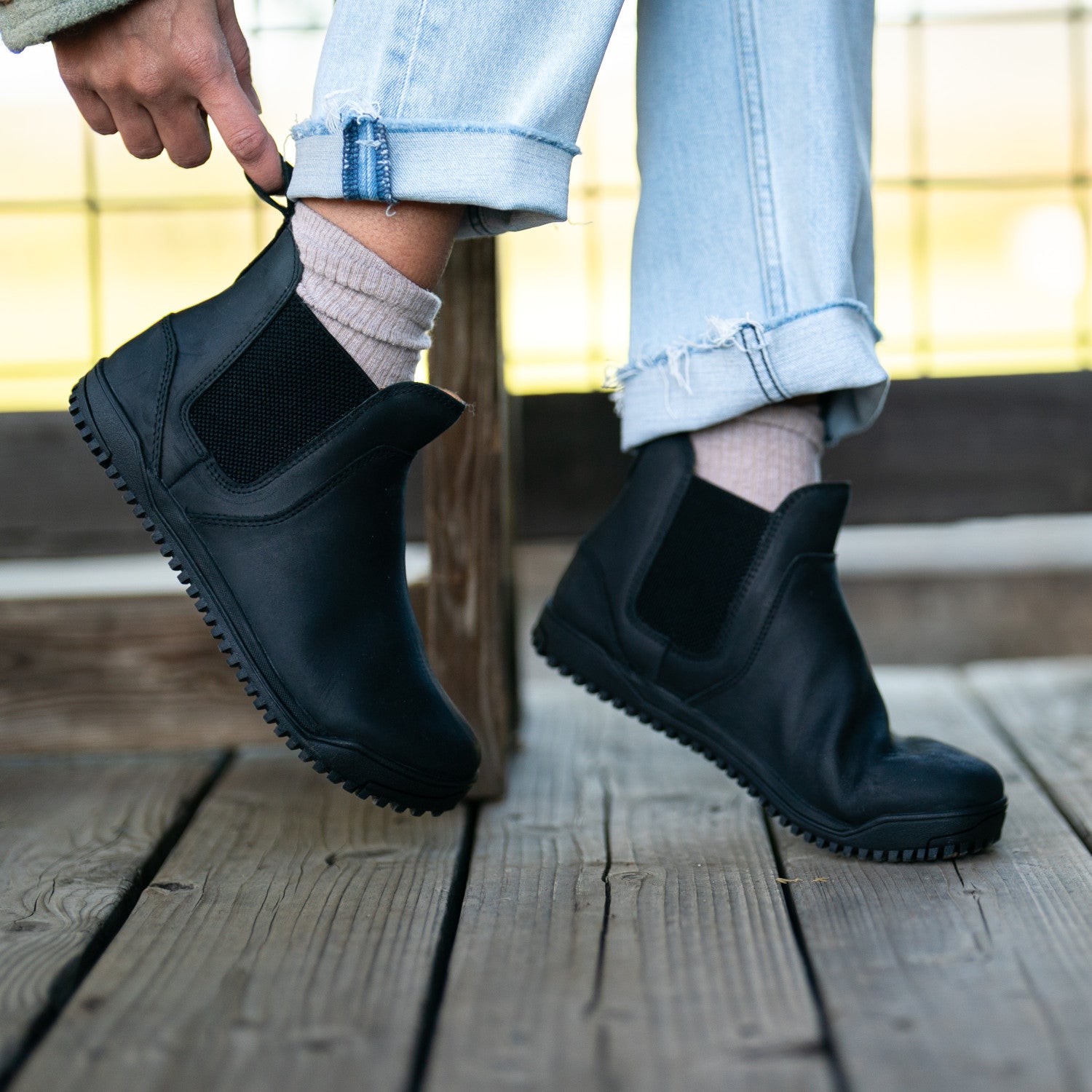 Barfußschuhe Xero Shoes Ridgeway Chelsea Damen-Stiefel in Schwarz aus Leder, im Alltag getragen, perfekt für unseren Onlineshop für Barfußschuhe.