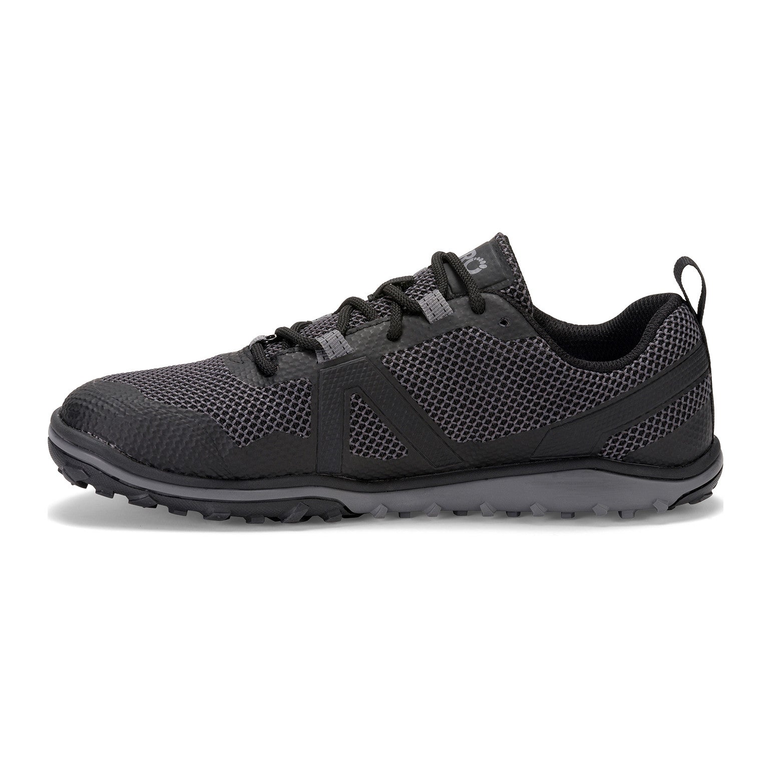 Linke Ansicht der Xero Shoes Scrambler Low Barfußschuhe in Schwarz für Herren als Wanderschuhe im Onlineshop für Barfußschuhe