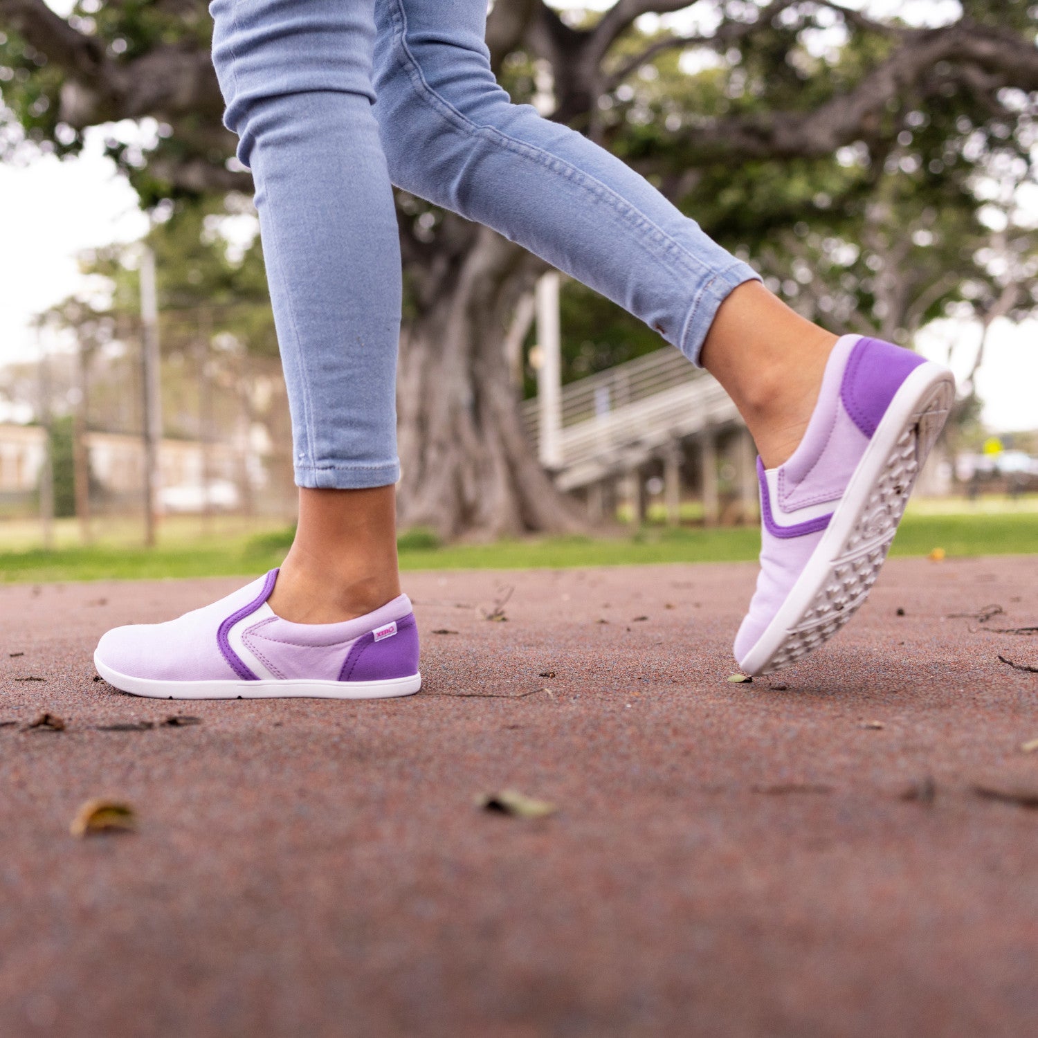 Xero Shoes Dillon Canvas Slip-On Kinder Barfußschuhe in Orchid Petal als Sneaker am Fuß im Onlineshop für Barfußschuhe