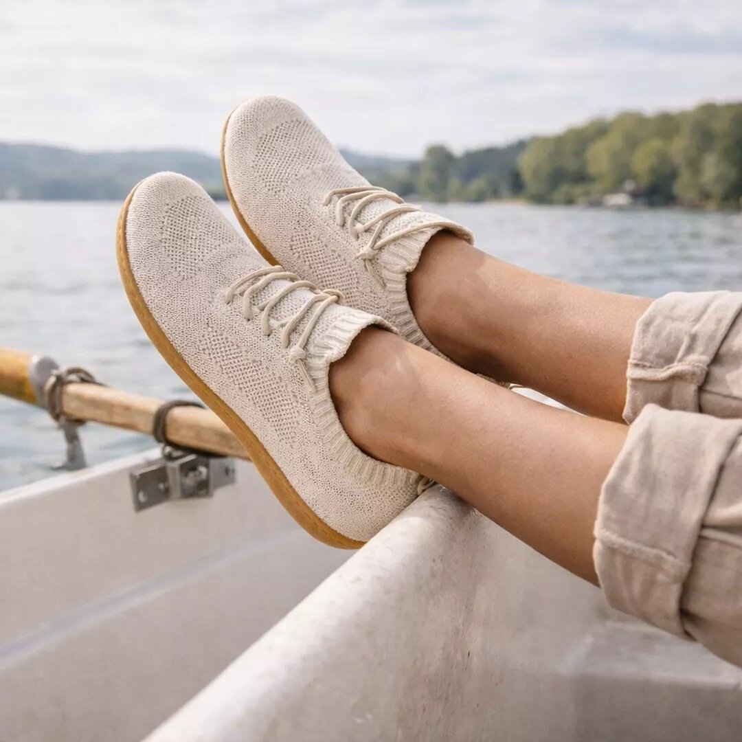 Doghammer Terrar Knit Barfuß-Sneaker in Beige am Fuß getragen