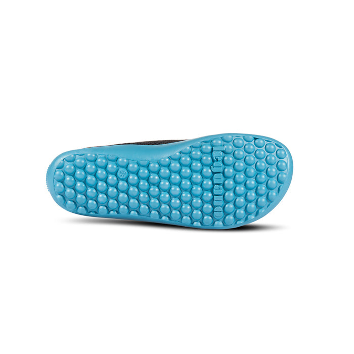 Leguanito Aktiv Barfußschuhe für Kinder von Leguano in Anthrazit mit blauer Sohle – Unteransicht, erhältlich im Barfusswelten.de Barfußschuhe Onlineshop