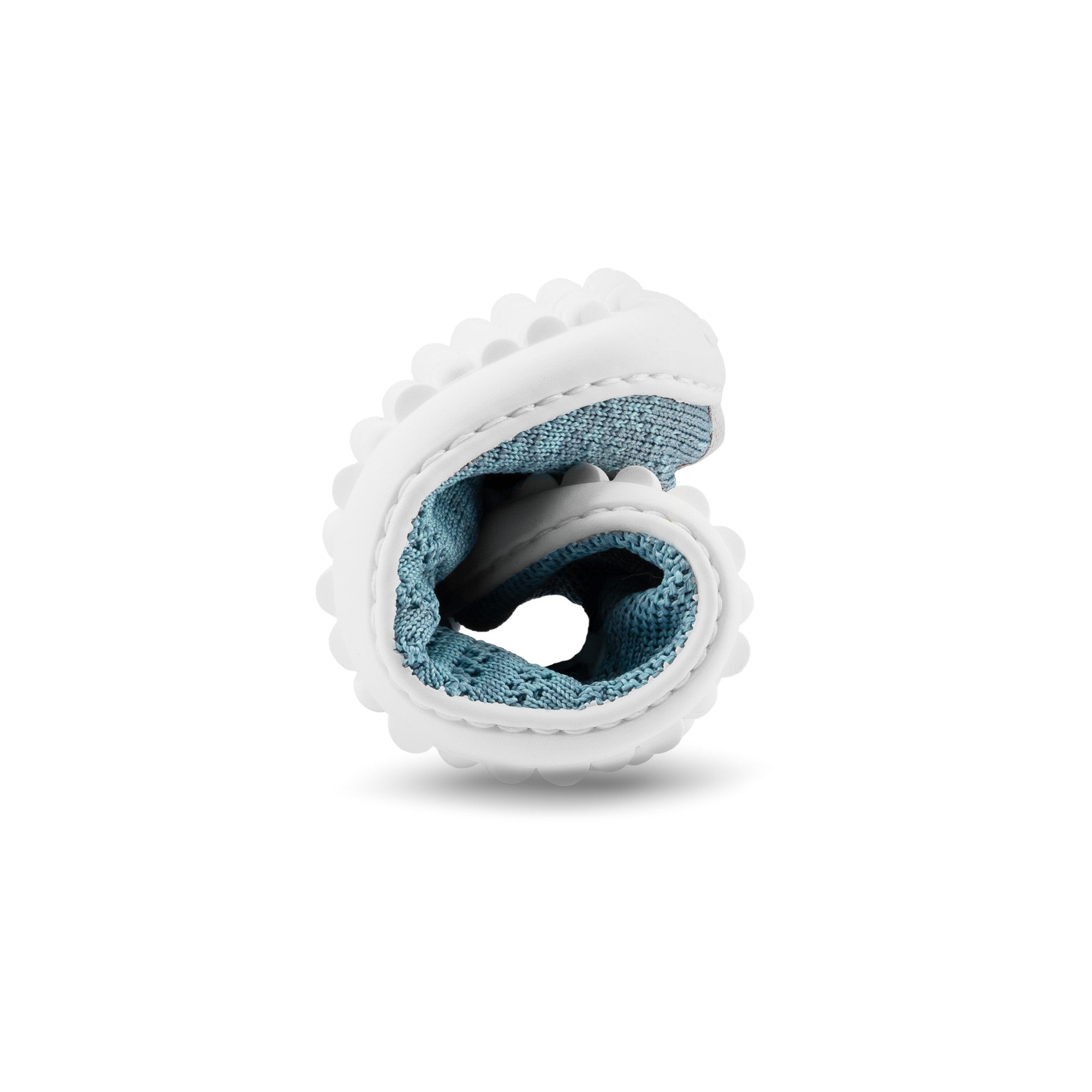 Zusammengerollte Barfußschuhe Leguanito Go in Seablue, ideal für Kinder im Herbst und Frühling, erhältlich im Onlineshop für Barfußschuhe.