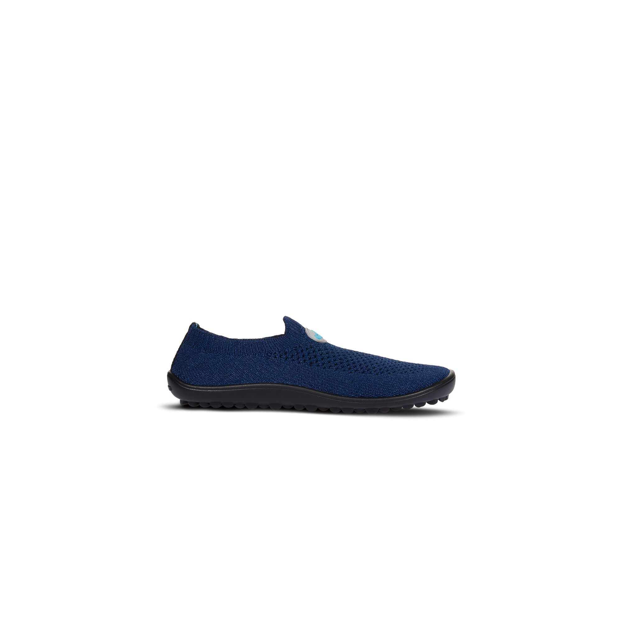 Leguanito Scio Blue (Größe 23 bis 28) Kinder Barfußschuhe Slipper – Seitenansicht des leichten und atmungsaktiven Slippers, perfekt für aktive Kinder. Erhältlich im Barfußschuhe Onlineshop Barfusswelten.de.