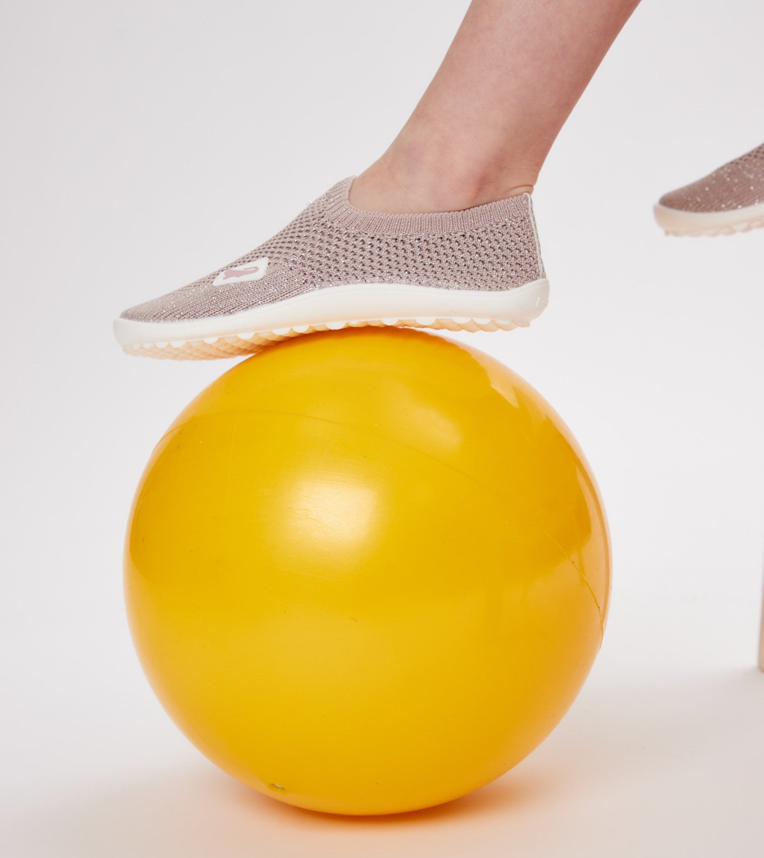 Leguanito Scio Rose Kinder Barfußschuhe Slipper – Rosa Slipper für Kinder in den Größen 29 bis 34, ideal für den Alltag, die bequemen Sitz und Flexibilität bieten. Erhältlich bei Barfusswelten.de.