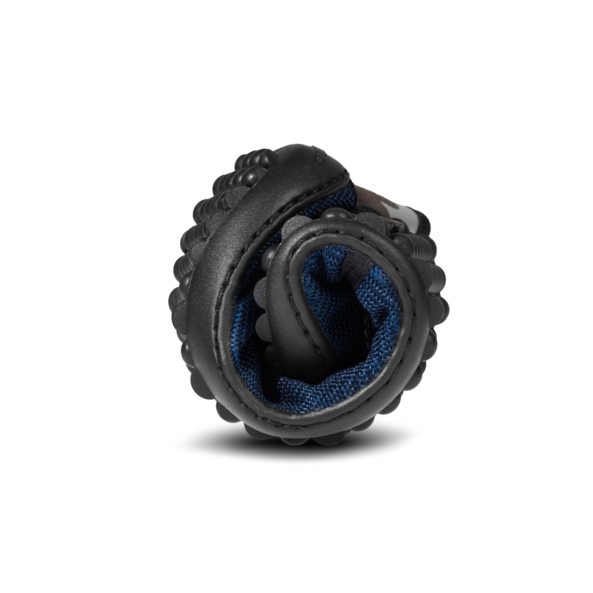 Leguanito Scippo Schnürung Kinder Barfußschuhe, wasserabweisend, in aufgerollter Ansicht. Zeigt die Flexibilität der Sohle und das kompakte Design für einfaches Verstauen. Ideal für unterwegs und aktives Spielen bei jedem Wetter.