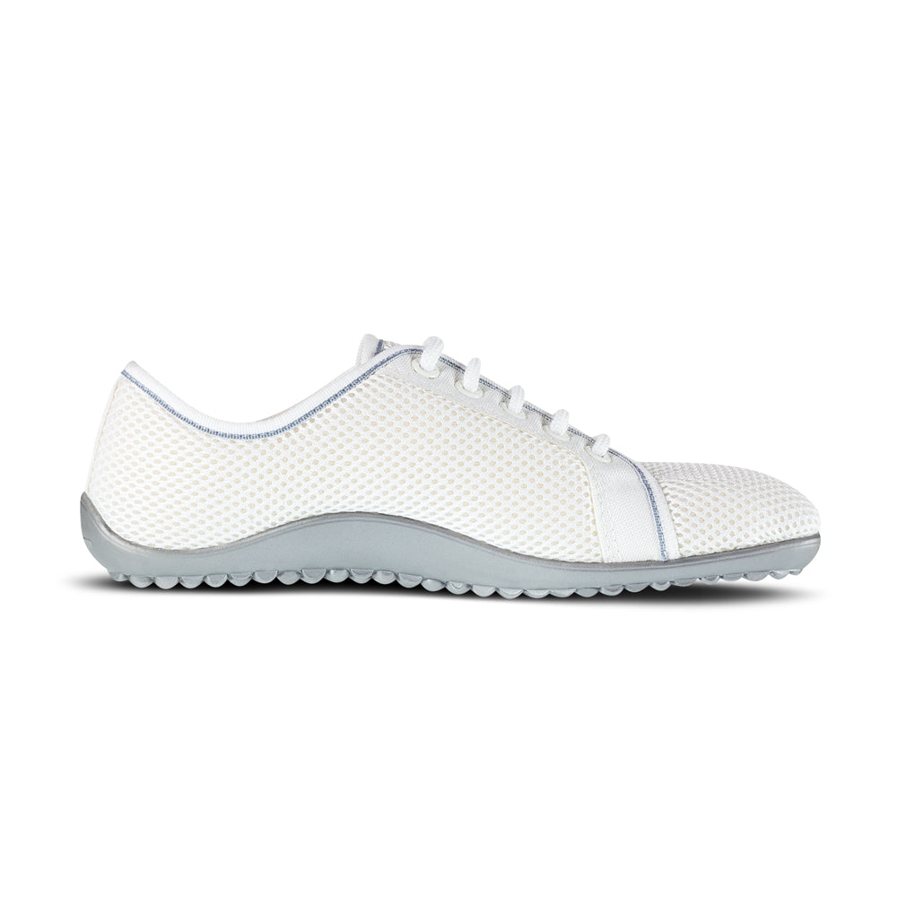 Leguano Aktiv Polarweiss Barfußschuhe, rechte Seitenansicht im Onlineshop für Barfußschuhe. Diese stilvollen und bequemen Schuhe bieten hervorragenden Komfort und unterstützen die natürliche Fußbewegung für ein angenehmes Laufgefühl.