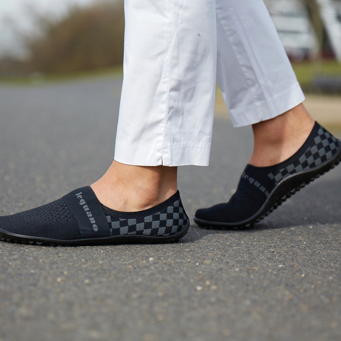 Leguano Chess Barfußschuhe in Pepper, ideal für lässige Outfits und den aktiven Lebensstil. Jetzt im Onlineshop für Barfußschuhe erhältlich.