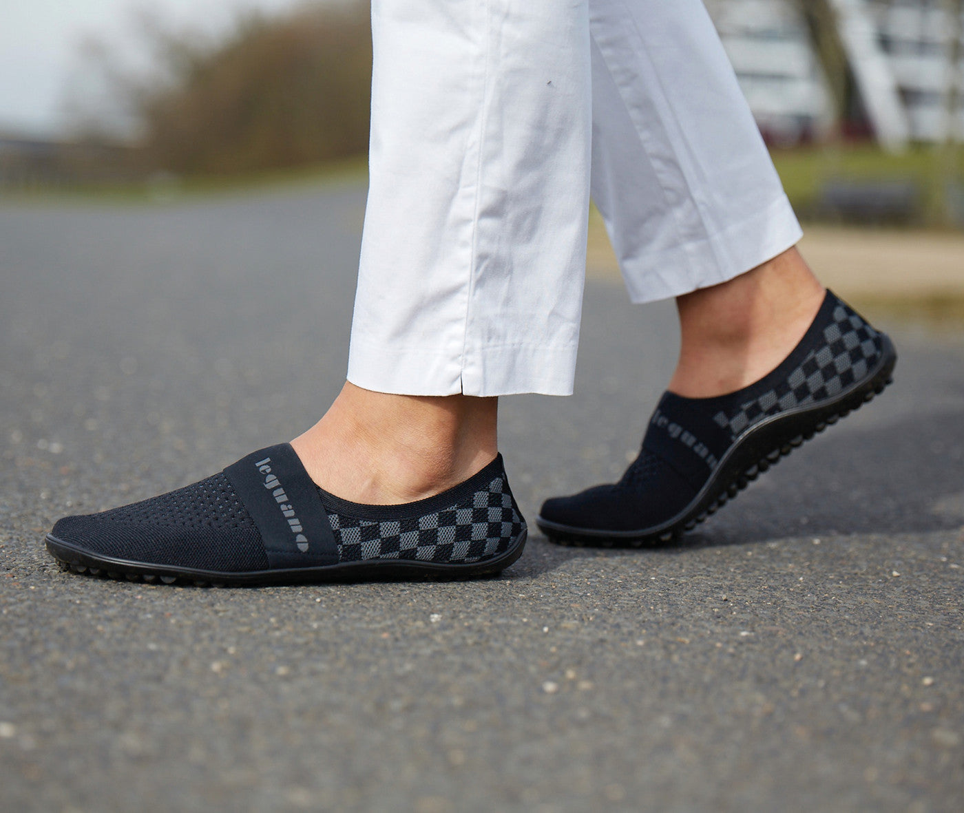 Leguano Chess Barfußschuhe in Pepper, ideal für lässige Outfits und den aktiven Lebensstil. Jetzt im Onlineshop für Barfußschuhe erhältlich.