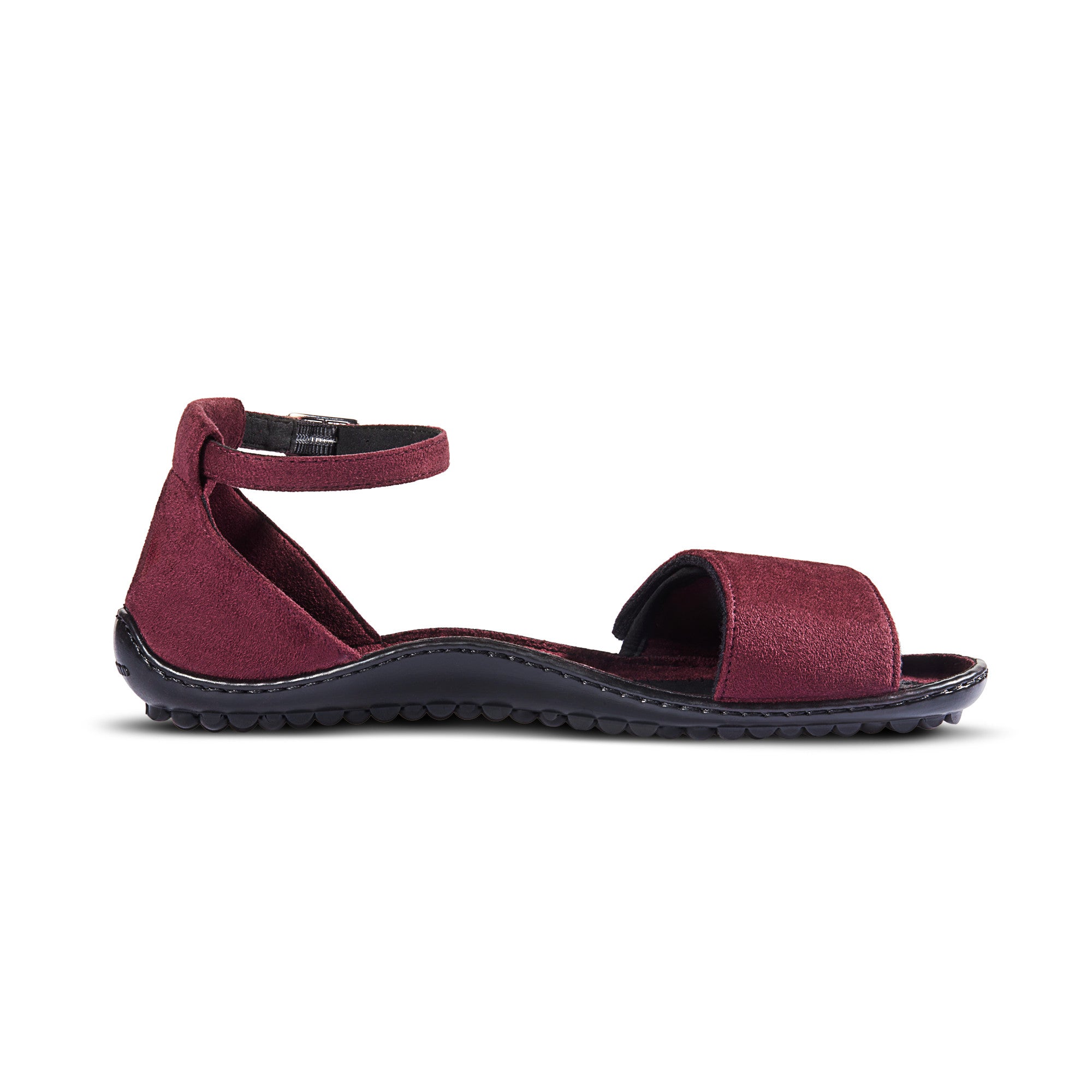 Leguano Jara Bordeaux Barfußschuhe Sandalen Damen – Rechte Seitenansicht: Die Bordeauxfarbenen Jara-Sandalen von Leguano vereinen ein minimalistisches Design mit maximalem Tragekomfort, perfekt für Sommerabenteuer. Jetzt im Onlineshop für Barfußschuhe erhältlich.