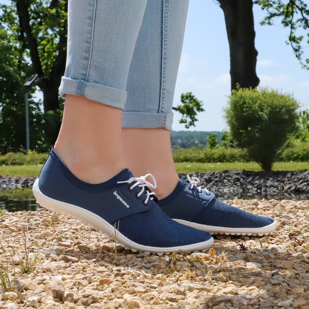 Leguano Juno Sailor Barfußschuhe in Aktion, ideal für sportliche Aktivitäten und Wassersport. Jetzt erhältlich im Onlineshop für Barfußschuhe