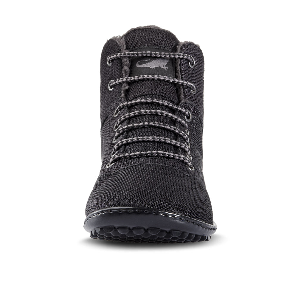 Leguano Kosmo schwarze Barfuß-Winterschuhe, Frontansicht der warmen Winterstiefel für optimalen Kälteschutz. Jetzt erhältlich im Onlineshop für Barfußschuhe