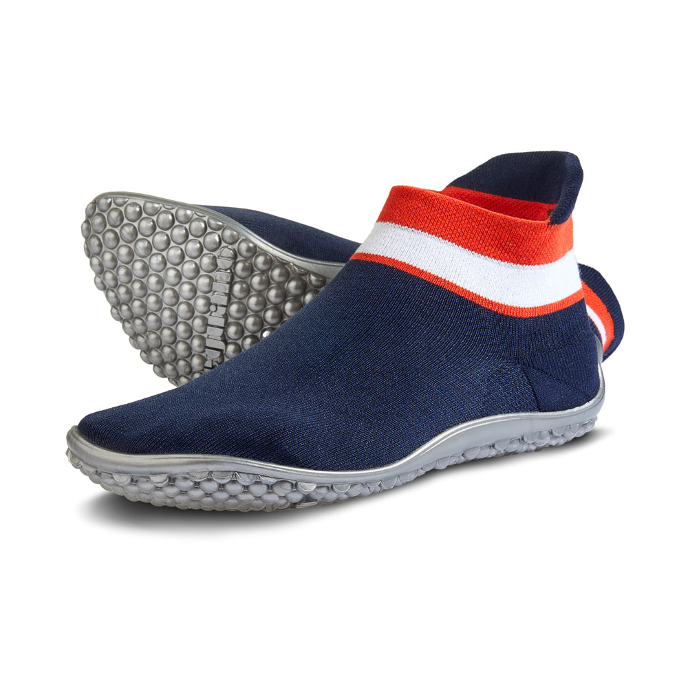 Leguano Sneaker in Blau und Rot mit weißem Bund, ideal für sportliche Aktivitäten und ein angenehmes Fußklima. Jetzt erhältlich im Onlineshop für Barfußschuhe.