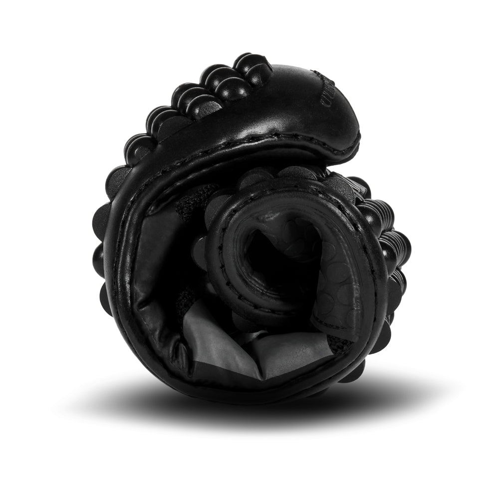 Barfußschuhe Leguano Spinwyn in Schwarz, zusammengerollt, leicht und flexibel für natürliche Bewegung, im Onlineshop für Barfußschuhe erhältlich.