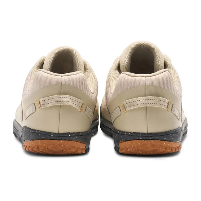 Xero Shoes Ridgeway Mesh Low Damen-Barfuß-Sneaker in Beige, Rückansicht mit Fersenpartie