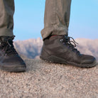 Daylite Hiker Fusion Men Black Barfußschuhe Wanderschuhe, getragen. Komfortable und flexible Wanderschuhe in Schwarz, perfekt für Outdoor-Aktivitäten und längere Wanderungen. Erhältlich in unserem Onlineshop für Barfußschuhe.