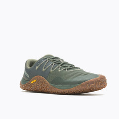 Barfußschuhe Merrell Trail Glove 7 in Pine Gum für Herren, Frontansicht, erhältlich in unserem Onlineshop für Barfußschuhe. Flexibles Design für ein natürliches Laufgefühl und optimalen Komfort bei jedem Schritt.