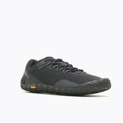 Barfußschuhe Merrell Vapor Glove 6 in Black für Herren, Frontansicht, erhältlich in unserem Onlineshop für Barfußschuhe. Flexibles Design für ein barfußähnliches Laufgefühl und natürliche Bewegungsfreiheit bei jedem Schritt.