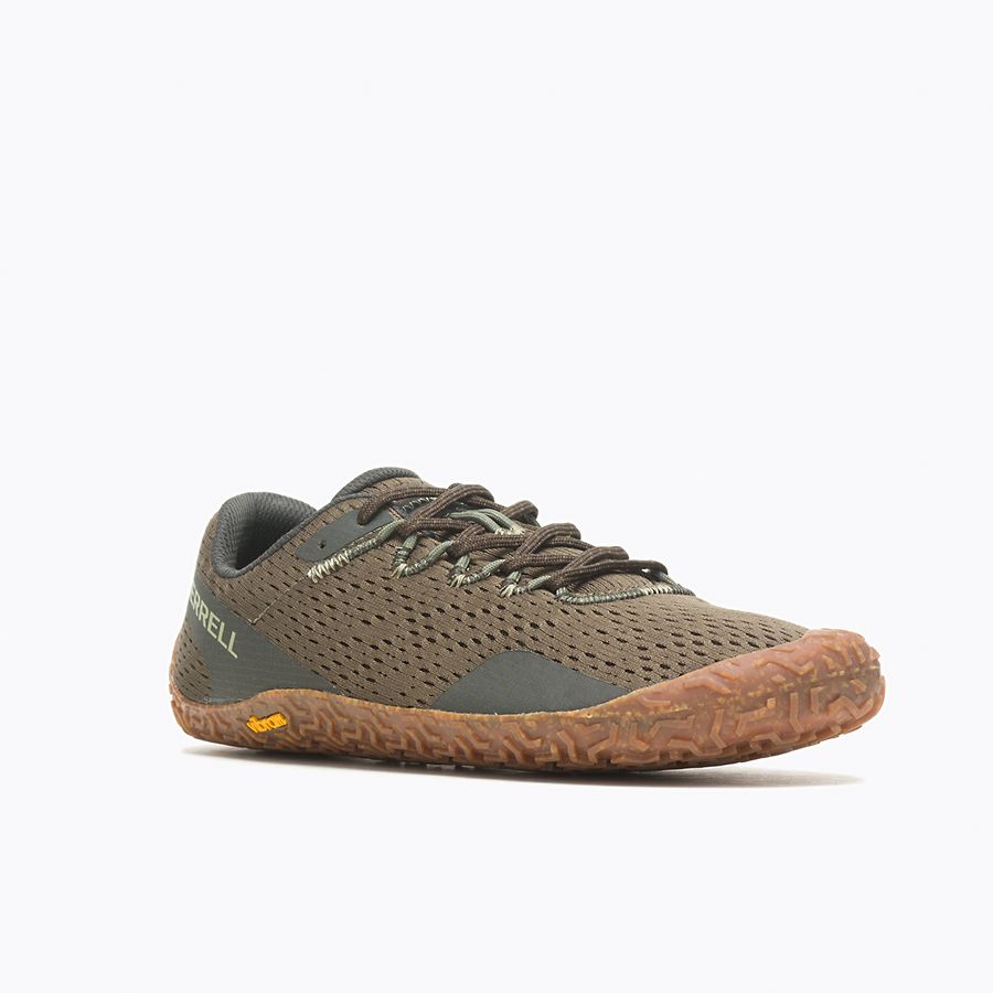 Frontansicht der Merrell Vapor Glove 6 Barfußschuhe für Herren in der Farbe Olive, erhältlich in unserem Onlineshop für Barfußschuhe