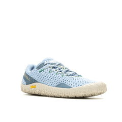 Barfußschuhe Merrell Vapor Glove 6 in Chambray für Damen, Frontansicht, erhältlich in unserem Onlineshop für Barfußschuhe. Leicht, flexibel und ideal für ein natürliches Laufgefühl und Komfort bei jedem Schritt.