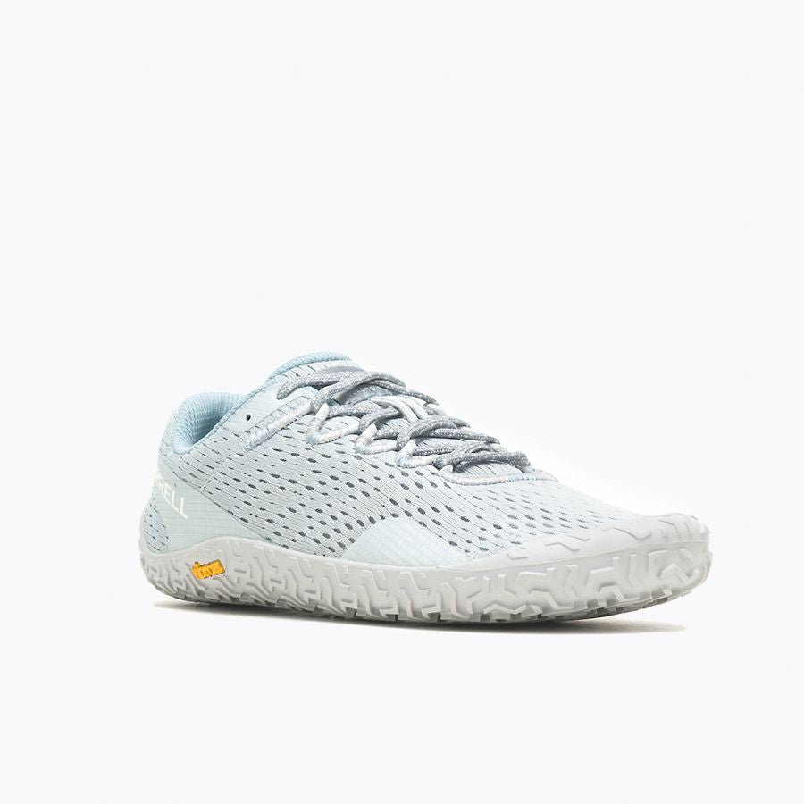 Barfußschuhe Merrell Vapor Glove 6 in Highrise für Damen, Frontansicht, erhältlich in unserem Onlineshop für Barfußschuhe. Flexibles Design und eine natürliche Passform für hohen Komfort und Bewegungsspielraum bei jedem Schritt.