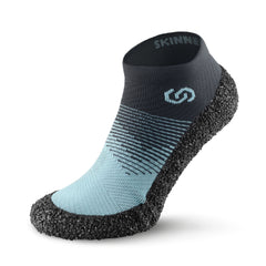 Sockenschuhe Skinners 2.0 Comfort in Aqua, erhältlich in unserem Onlineshop für Barfußschuhe. Das leichte, flexible Design bietet perfekten Komfort und Freiheit für aktive Bewegungen, ideal für Outdoor-Abenteuer und sportliche Aktivitäten.