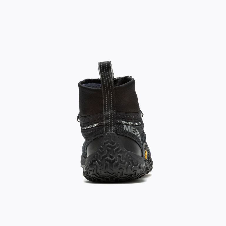 Barfußschuhe Trail Glove 7 GTX in Schwarz für Damen, Rückansicht, erhältlich in unserem Onlineshop für Barfußschuhe. Wasserdicht und flexibel, mit stabiler Sohle für natürliche Bewegungsfreiheit und Schutz.
